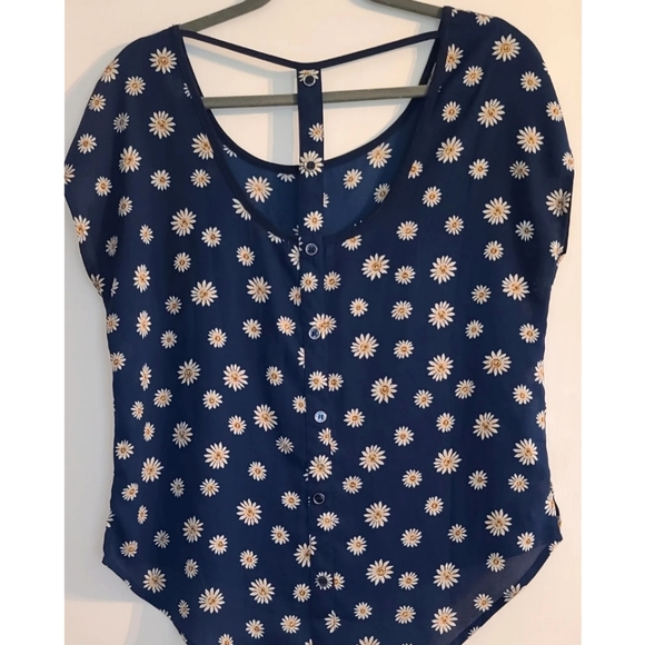 Daisy flowy top - Picture 2 of 3